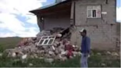 Saray ilçesindeki evler büyük hasar gördü