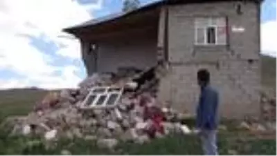 Saray ilçesindeki evler büyük hasar gördü