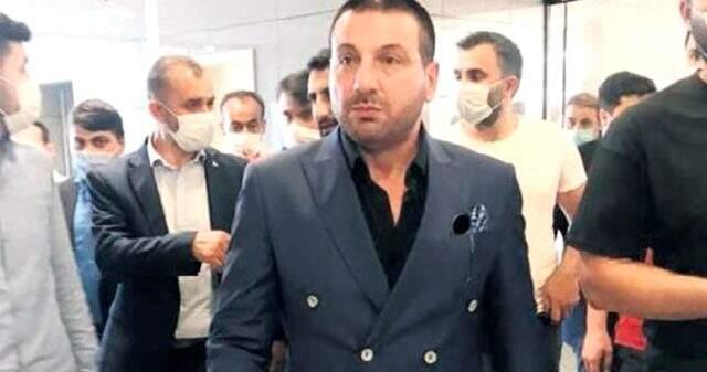 Sıla'nın 15 Temmuz zamanında yaptığı paylaşımla küfür ederek karşılık veren Davut Güloğlu, hakim karşısına çıktı Sıla'nın 15 Temmuz zamanında yaptığı paylaşımla küfür ederek karşılık veren Davut Güloğlu, hakim karşısına çıktı