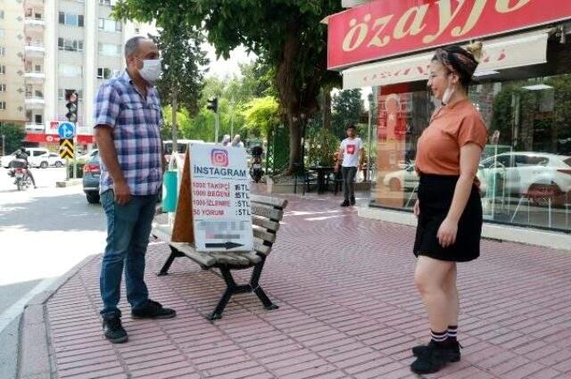 Sokakta tezgah açan girişimci, günde 50 bin takipçi satıyor Sokakta tezgah açan girişimci, günde 50 bin takipçi satıyor