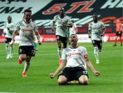 Süper Lig: Beşiktaş: 2 İ.H. Konyaspor: 0 (İlk yarı) Süper Lig: Beşiktaş: 2 İ.H. Konyaspor: 0 (İlk yarı)