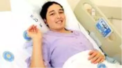 Türkiye'de gerçekleşti: Dünyanın ilk başarılı rahim nakli hastası bebeğini kucağına aldı Türkiye'de gerçekleşti: Dünyanın ilk başarılı rahim nakli hastası bebeğini kucağına aldı