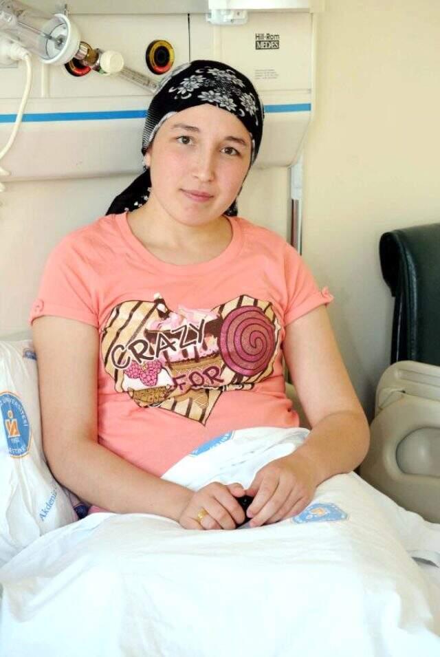 Türkiye'de gerçekleşti: Dünyanın ilk başarılı rahim nakli hastası bebeğini kucağına aldı Türkiye'de gerçekleşti: Dünyanın ilk başarılı rahim nakli hastası bebeğini kucağına aldı
