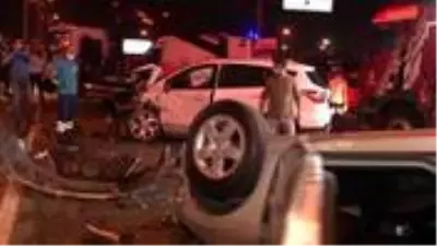 Aşırı hızın neden olduğu kazada 1'i ağır 3 kişi yaralandı Aşırı hızın neden olduğu kazada 1'i ağır 3 kişi yaralandı