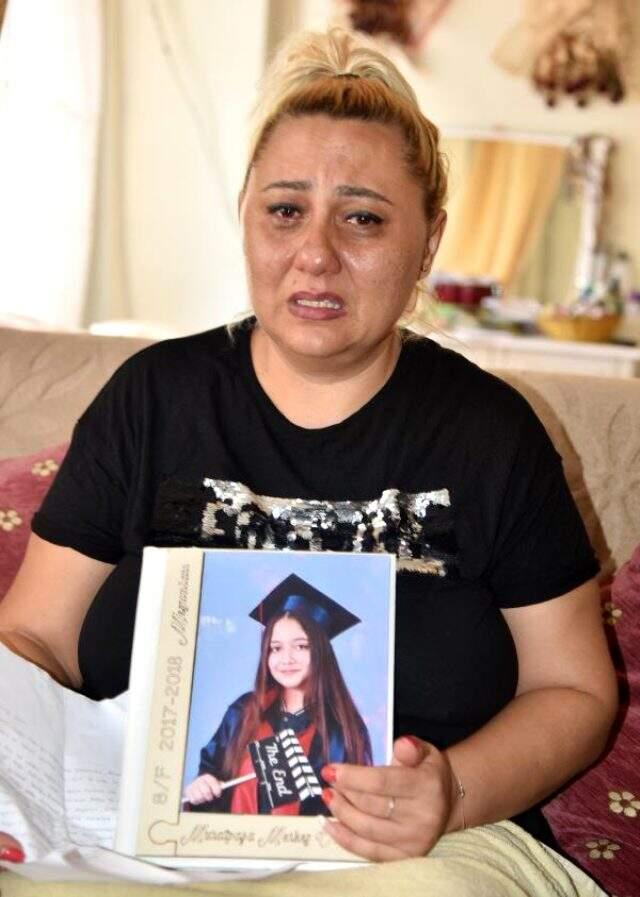 Acılı anne, karne almak için evden çıkıp sevgilisiyle kaçan 16 yaşındaki kızına şarkı sözüyle seslendi Acılı anne, karne almak için evden çıkıp sevgilisiyle kaçan 16 yaşındaki kızına şarkı sözüyle seslendi