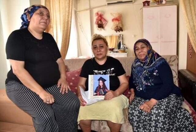 Acılı anne, karne almak için evden çıkıp sevgilisiyle kaçan 16 yaşındaki kızına şarkı sözüyle seslendi Acılı anne, karne almak için evden çıkıp sevgilisiyle kaçan 16 yaşındaki kızına şarkı sözüyle seslendi