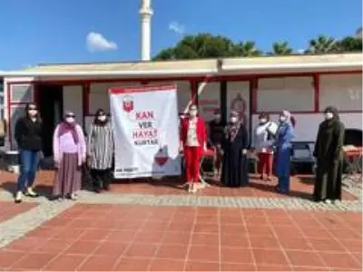 AK kadınlardan kan bağışı etkinliği
