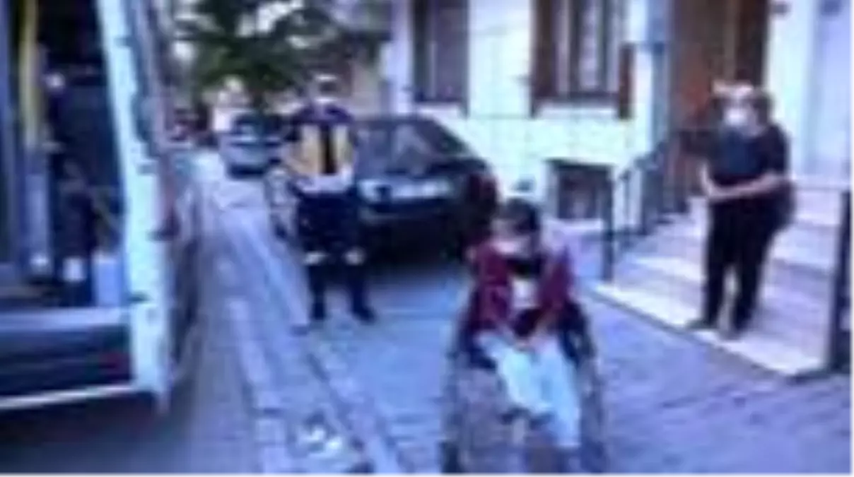 Ameliyat olan öğrenci, hasta nakil aracıyla sınava götürüldü