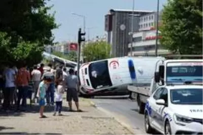 Aydın'da ambulans devrildi, 6 yaralı