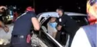 Basın Ekspres Yolu: Basın Ekspreste taksiyle otomobil kafa kafaya çarpıştı, 1 ölü 2 yaralı Basın Ekspres Yolu: Basın Ekspreste taksiyle otomobil kafa kafaya çarpıştı, 1 ölü 2 yaralı