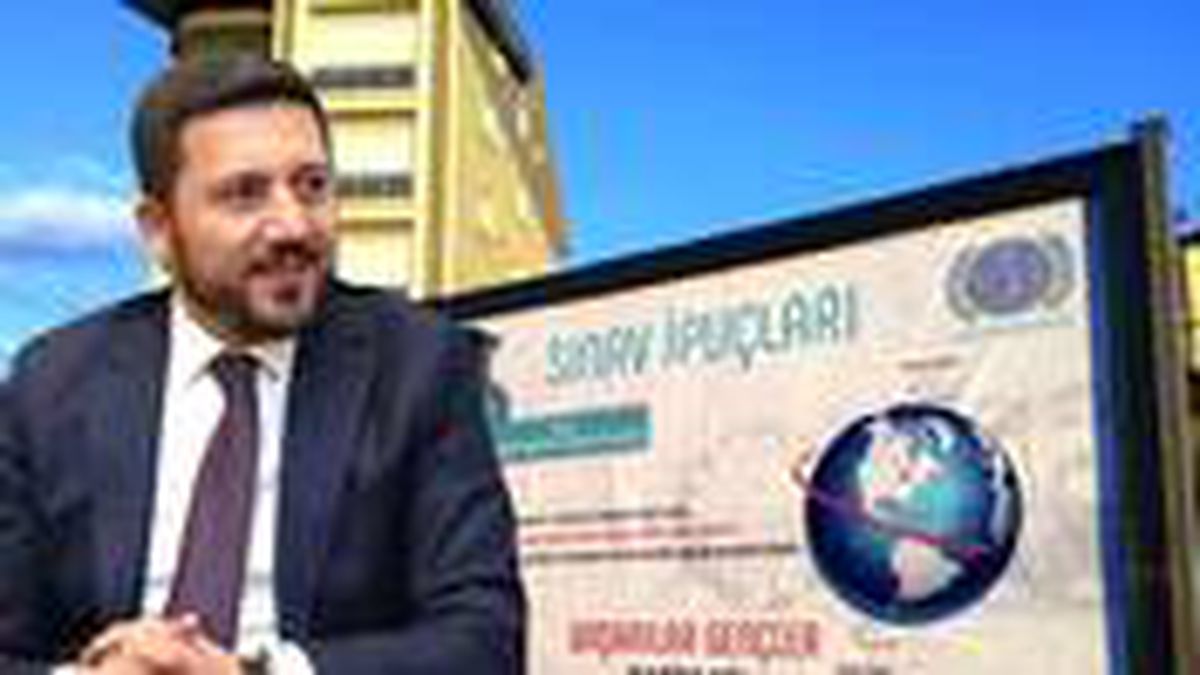 Belediye Başkanı, YKS öncesi billboardlara astırdığı yazılarla öğrencilere tüyo verdi