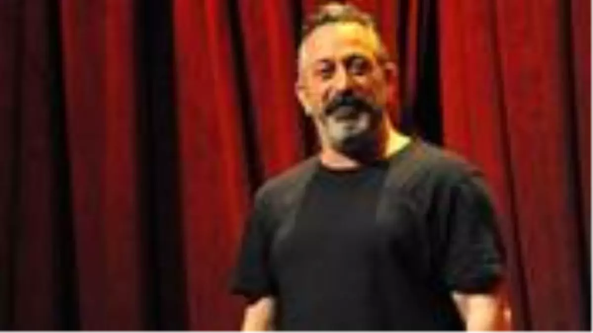 Cem Yılmaz'dan kendi filminin duyurusunu yapmayan Netflix'e tepki: Tweet atma mı dediler