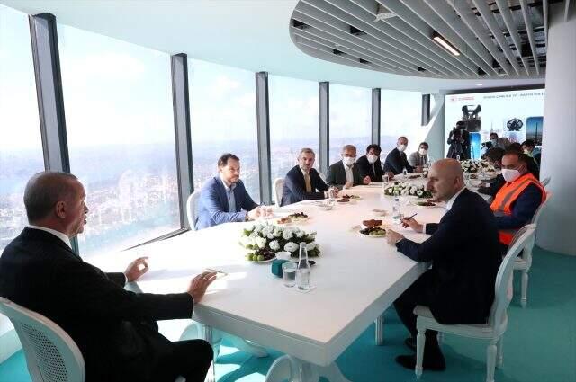 Cumhurbaşkanı Erdoğan, İstanbul'un en yüksek noktasından şehri inceledi Cumhurbaşkanı Erdoğan, İstanbul'un en yüksek noktasından şehri inceledi