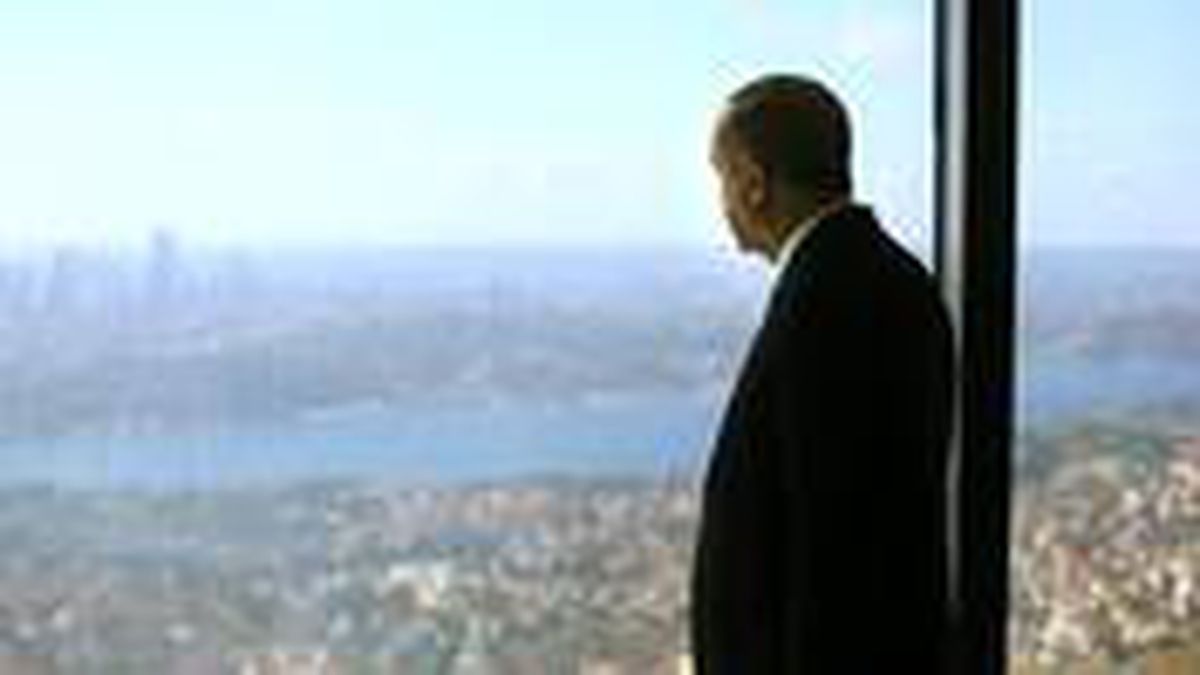 Cumhurbaşkanı Erdoğan, İstanbul'un en yüksek noktasından şehri izledi