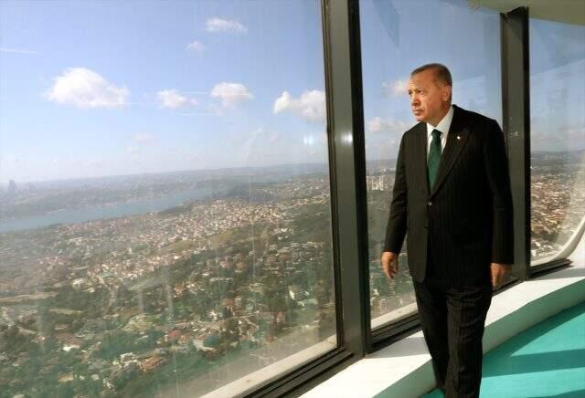 Cumhurbaşkanı Erdoğan, İstanbul'un en yüksek noktasından şehri inceledi Cumhurbaşkanı Erdoğan, İstanbul'un en yüksek noktasından şehri inceledi