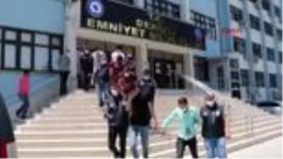 Denizli İş adamının otomobilini soyan hırsızlardan 4'ü tutuklandı Denizli İş adamının otomobilini soyan hırsızlardan 4'ü tutuklandı