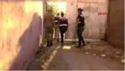 DİYARBAKIR Kendilerini MİT personeli, jandarma ve polis olarak tanıtan dolandırıcılara operasyon DİYARBAKIR Kendilerini MİT personeli, jandarma ve polis olarak tanıtan dolandırıcılara operasyon