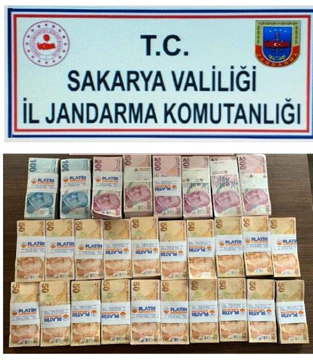 Eşinin dolandırılmaya çalışıldığını anlayan koca karakola gitti, kadın o sırada dolandırıcıya parayı verdi