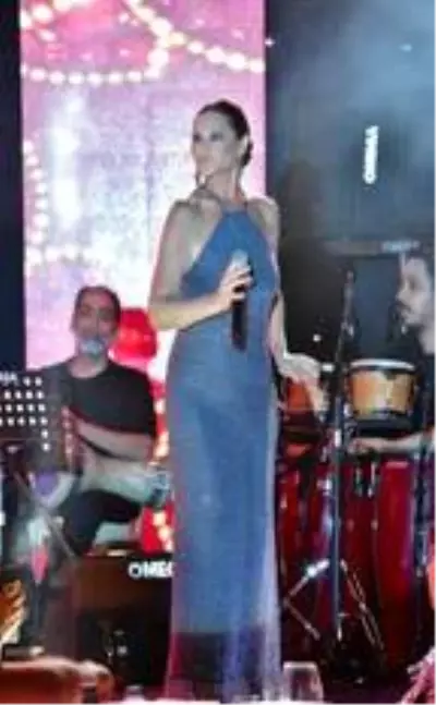 Hülya Avşar Bodrum'da sahne aldı Hülya Avşar Bodrum'da sahne aldı