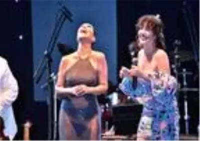 Hülya Avşar Bodrum'da sahne aldı Hülya Avşar Bodrum'da sahne aldı