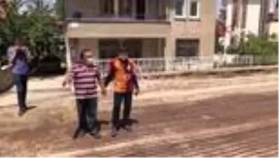 Isparta Belediyesi, engelli Mehmet için yolu asfaltladı