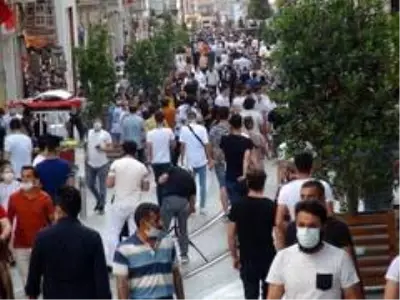 İstiklal Caddesi'nde hafta sonu yoğunluğu İstiklal Caddesi'nde hafta sonu yoğunluğu