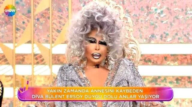 Kuaförüm Sensin'de duygusal anlar! 1,5 ay önce annesini kaybeden Bülent Ersoy, hıçkırıklara boğuldu Kuaförüm Sensin'de duygusal anlar! 1,5 ay önce annesini kaybeden Bülent Ersoy, hıçkırıklara boğuldu