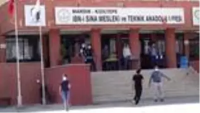 Mardin’de baba ve oğul aynı okulda YKS’ye girdi