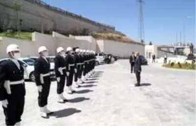 Mardin Valisi Demirtaş'tan İl Emniyet Müdürlüğüne ziyaret Mardin Valisi Demirtaş'tan İl Emniyet Müdürlüğüne ziyaret