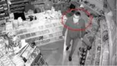Markete giren hırsız susayınca dolaptan su içip çalmaya devam etti Markete giren hırsız susayınca dolaptan su içip çalmaya devam etti