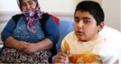 Merakına yenilip üzerine döktü ve saniyeler içinde alevler arasında kaldı! Merakına yenilip üzerine döktü ve saniyeler içinde alevler arasında kaldı!
