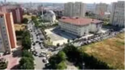 Okul önlerindeki araç yoğunluğu yaşanıyor