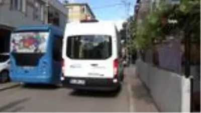 Pendik'te YKS'ye girecek engelli öğrenci sınava özel araçla götürüldü Pendik'te YKS'ye girecek engelli öğrenci sınava özel araçla götürüldü