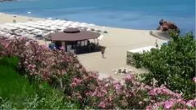 Turistler muaf olmalarına rağmen sokağa çıkma kısıtlamasına uydu, sahiller boş kaldı