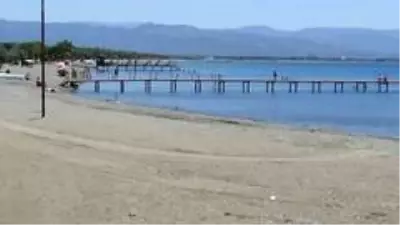 Turistler muaf olmalarına rağmen sokağa çıkma kısıtlamasına uydu, sahiller boş kaldı