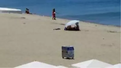 Turistler muaf olmalarına rağmen sokağa çıkma kısıtlamasına uydu, sahiller boş kaldı
