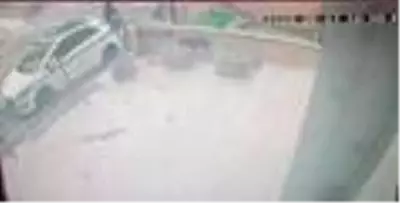 Sokak ortasında avukata silahlı saldırı kamerada Sokak ortasında avukata silahlı saldırı kamerada