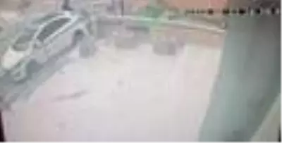 Sokak ortasında avukata silahlı saldırı kamerada Sokak ortasında avukata silahlı saldırı kamerada