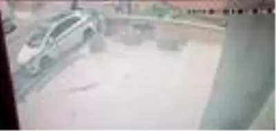 Sokak ortasında avukata silahlı saldırı kamerada Sokak ortasında avukata silahlı saldırı kamerada
