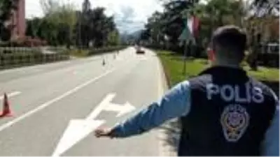 Son dakika: YKS sınavının başlamasıyla birlikte tüm Türkiye'de sokağa çıkma kısıtlaması başladı Son dakika: YKS sınavının başlamasıyla birlikte tüm Türkiye'de sokağa çıkma kısıtlaması başladı