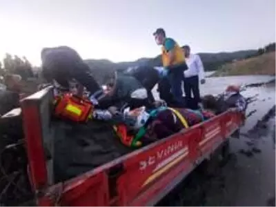 Son dakika 3. sayfa: Traktör şarampole uçtu, muhtar ve ailesi ölümden döndü