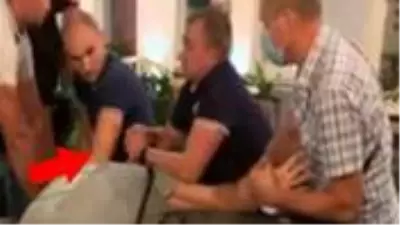 Ukrayna'da çocuğunu görmek isteyen Türk baba darbedildi, boğazı sıkıldı Ukrayna'da çocuğunu görmek isteyen Türk baba darbedildi, boğazı sıkıldı