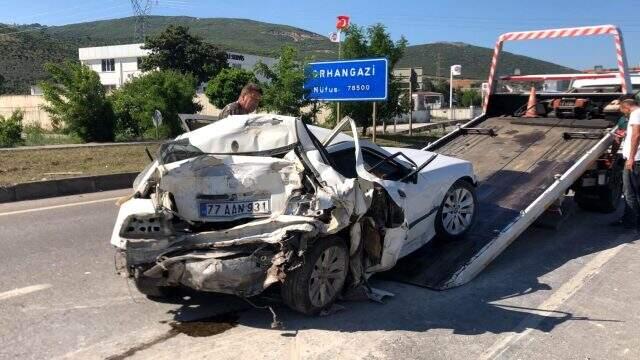 Belediye başkanı adayı hurdaya dönen otomobilden sağ çıktı Belediye başkanı adayı hurdaya dönen otomobilden sağ çıktı
