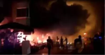 Bursa'da korku dolu saatler...Çiçekçi dükkanı alevlere teslim oldu Bursa'da korku dolu saatler...Çiçekçi dükkanı alevlere teslim oldu