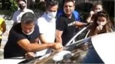 Kimliği otomobilin camına sıkışan öğrenci, 1 yılını saniyelerle kurtardı Kimliği otomobilin camına sıkışan öğrenci, 1 yılını saniyelerle kurtardı