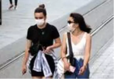 Sokağa çıkma kısıtlamasının sona ermesiyle vatandaşlar Taksim'e akın etti Sokağa çıkma kısıtlamasının sona ermesiyle vatandaşlar Taksim'e akın etti