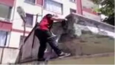 - Mahsur kalan ebabil kuşunu itfaiye kurtardı