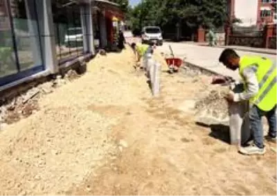 Osmangazi'de kaldırımlar düzenleniyor Osmangazi'de kaldırımlar düzenleniyor