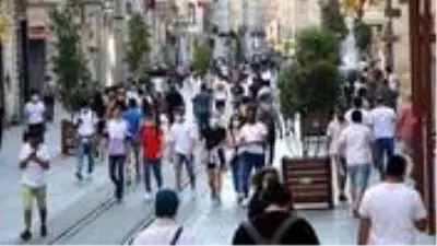 Sokağa çıkma kısıtlamasının sona ermesiyle vatandaşlar Taksim'e akın etti Sokağa çıkma kısıtlamasının sona ermesiyle vatandaşlar Taksim'e akın etti
