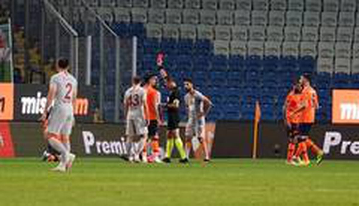 Galatasaray maçında oyundan atılan Visca, kariyerinde ilk kez kırmızı kart gördü